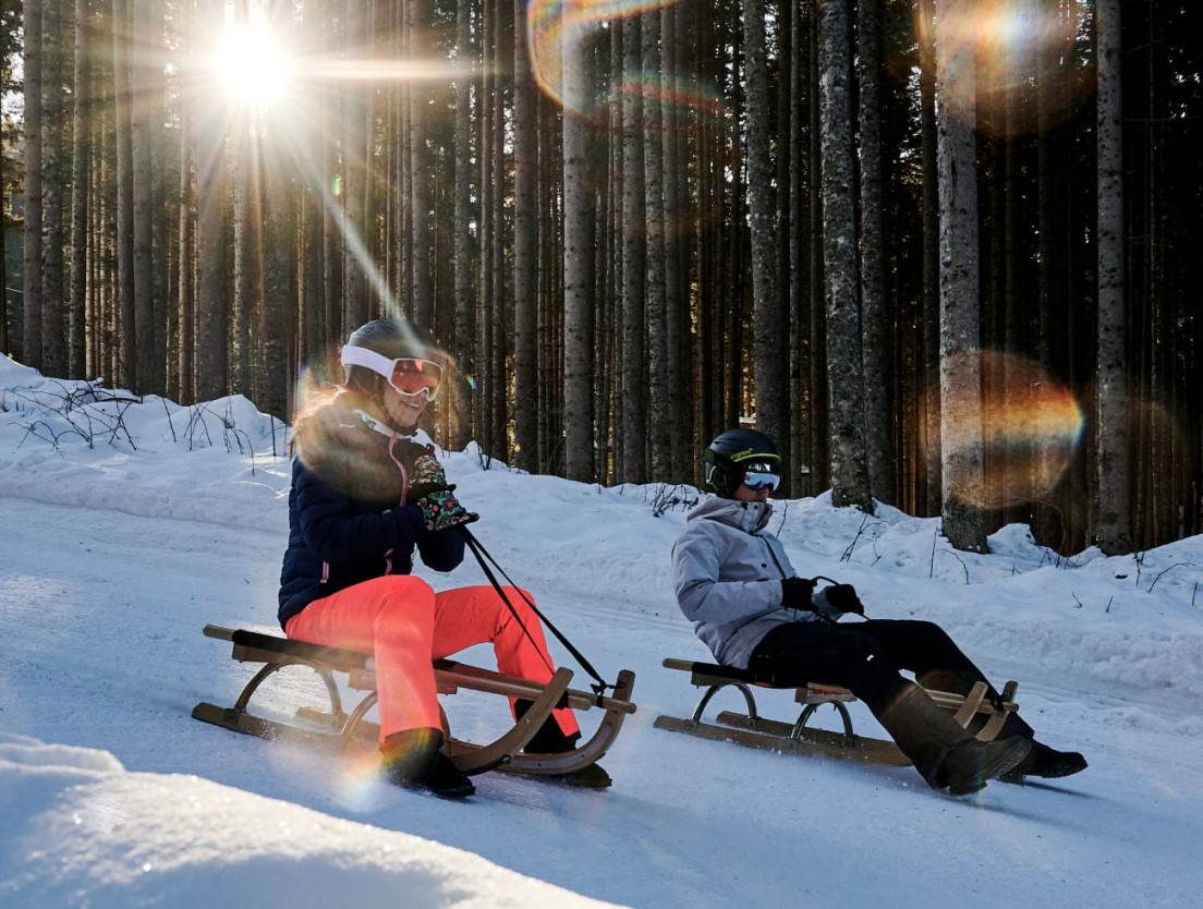 Winterspa&szlig; beim Rodeln in der verschneiten Landschaft von Werfenweng &copy; Tourismusverband Werfenweng Marco Dullnig